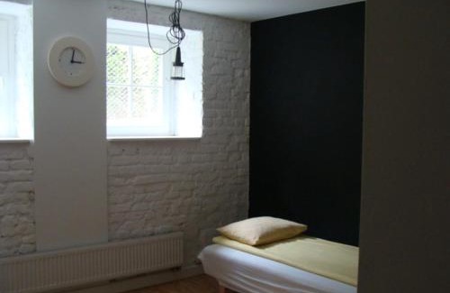 Kamienna Gora Bed & Breakfast | Grand Tulipan