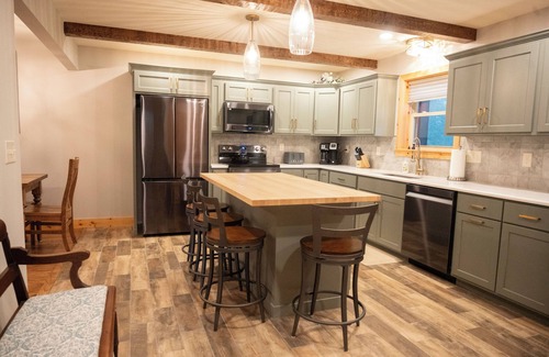 Huntingdon Cabin | Grand View Lodge, Fantastic new custom built home with lake view!