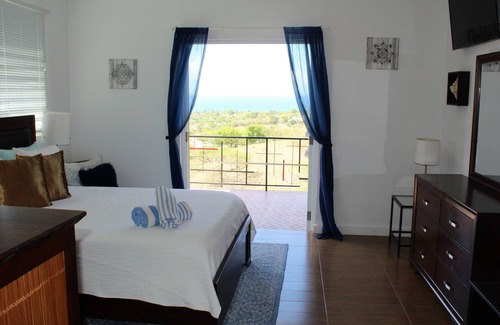 Villa Borinquen House | Grand View with Casita- On one of the island’s higher hills with astounding vie