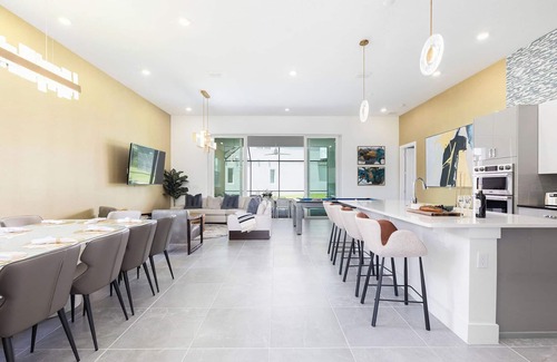 Loughman House | Grand Villa Near Disney w/Princess Themed BR, Pool Table, Game Loft & Theater