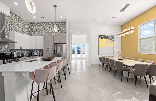 Loughman House | Grand Villa Near Disney w/Princess Themed BR, Pool Table, Game Loft & Theater