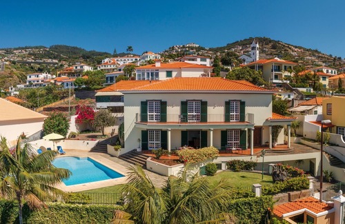Sao Goncalo Villa | Grand villa, view to Funchal and sea | Vista Sol