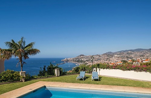 Sao Goncalo Villa | Grand villa, view to Funchal and sea | Vista Sol