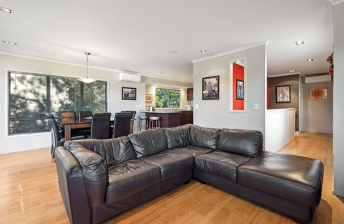 Kawaha Point House | Grand Vue Bliss - Rotorua Holiday Home