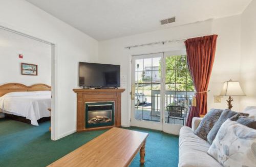 Nashville Apartment | Grand Wood Suites - 1st Floor Front Side Suite 104