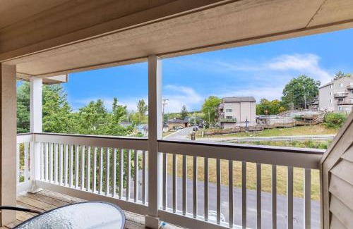 Nashville Apartment | Grand Wood Suites - 3rd Floor Front Side Penthouse Suite 302