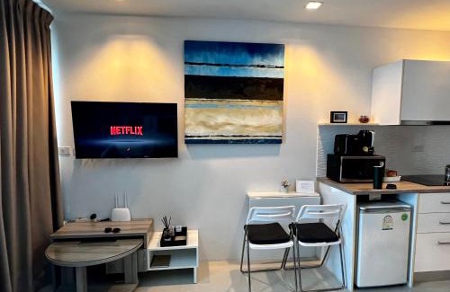 Kram Apartment | Grandblue Condominium#702 Seaview TopFloor MaePhim Rayong