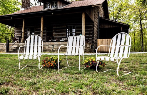Dayton Cabin | Granddaddy's Cabin -ON THE BLUFF OF DAYTON MTN! 13 Minutes from Chickamauga Lake