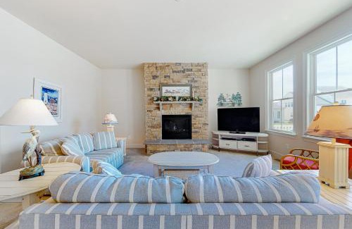 The Glade House | Grande at Canal Pointe 37484 Liverpool Ln