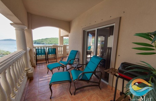 Estate Enighed Condo | Grande Bay Waterfront Condo