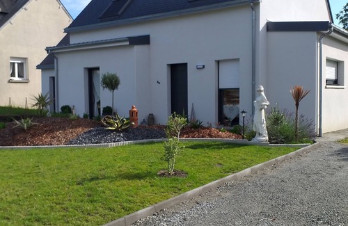 Saint-Broladre Bed & Breakfast | Grande Chambre de Charme Avec Bain à Remous Extérieur