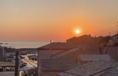 Centuri Bed & Breakfast | Grande Chambre Située au Centre D'un Pittoresque Port de Pêche ;