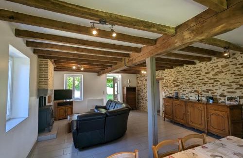 Pouligny-Notre-Dame House | Grande ferme rénovée avec jardin et loisirs à proximité - FR-1-591-155