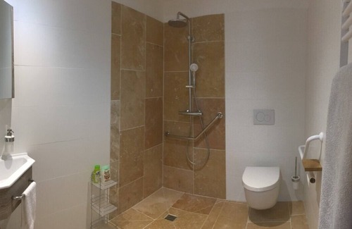 Saint-Antoine-Cumond Bed & Breakfast | Grande Chambre Avec Sanitaires Privés et Accès Extérieur Direct