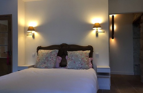 Saint-Antoine-Cumond Bed & Breakfast | Grande Chambre Avec Sanitaires Privés et Accès Extérieur Direct