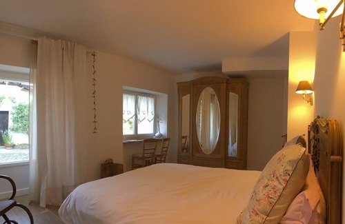 Saint-Antoine-Cumond Bed & Breakfast | Grande Chambre Avec Sanitaires Privés et Accès Extérieur Direct