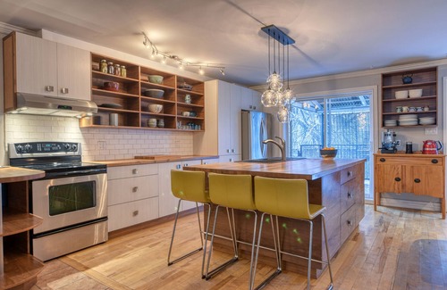 Villeray House | Grande Maison 2 Étages, 5 Chambres Avec Cour, Près du Métro et Marché Jean Talon