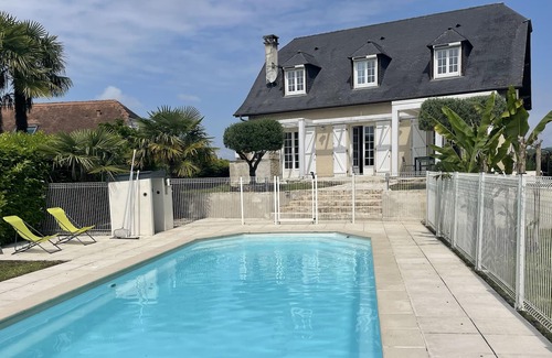 Angais House | Grande Maison Avec Piscine et vue sur la Chaîne des Pyrénées
