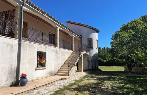 Fos-sur-Mer House | Grande Maison Familiale Accueillante Tout Juste Rénovée sur 3000m2 de Terrain