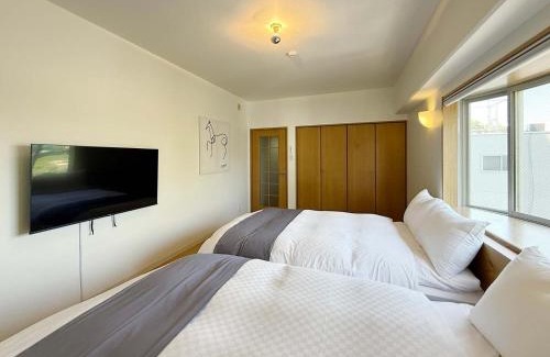 Hiroshima City Centre Apartment | Grandeur - Bright Riverside Studio Walk to Peace Park