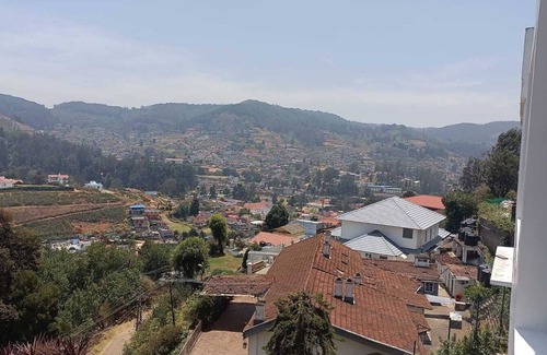 Pudumund Apartment | Grandis inn by avkanz nnluxury suite rooms in the hill top of ooty