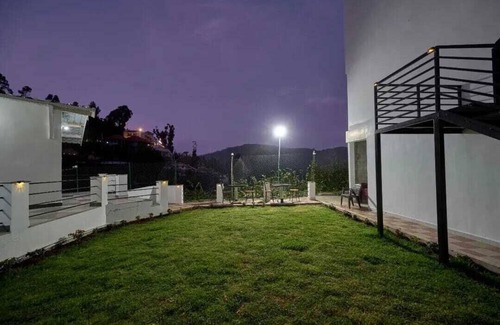 Pudumund Apartment | Grandis inn by avkanz nnluxury suite rooms in the hill top of ooty