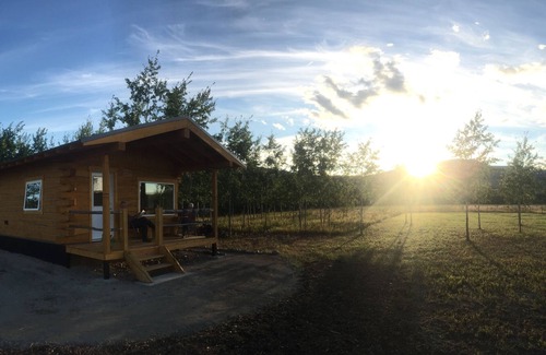 Whitehorse Cabin | Grandma & Grandpa Aurora Viewing Cabin