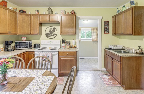 Primrose House | 'Grandma's Farm House' on 125 Acres w/Fire Pit!