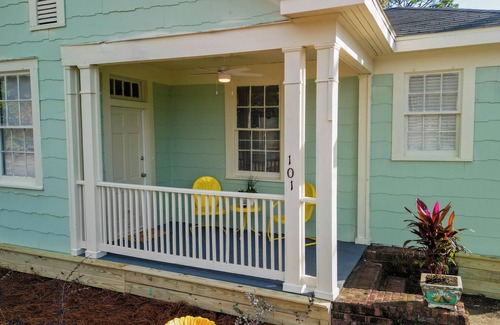 Hattiesburg Apartment | Grandma's Place! Charming and Cozy 2-bedroom apartment w/Wi-Fi & AC