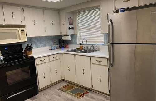 Lasburys Sunset Terrace House | Grandma's Place Large Comfortable Private Home Fenced Backyard Covered Parking