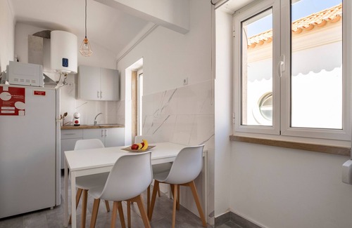 Nazare Apartment | Grandmas House - Beachside Getaway