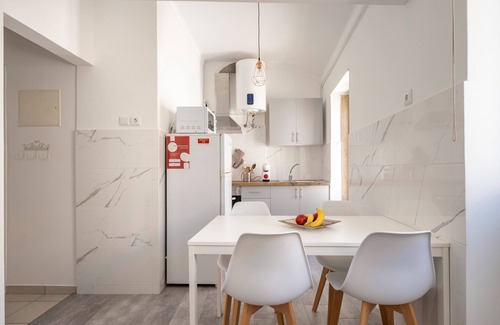 Nazare Apartment | Grandmas House - Beachside Getaway