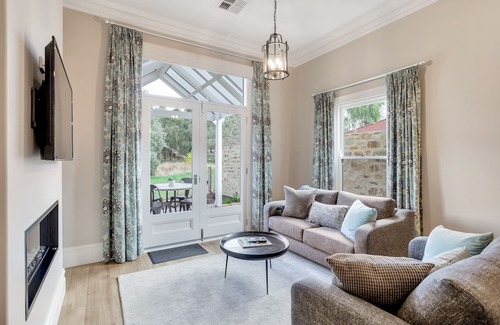 Mount Barker House | Grandview Accommodation - The Elm Tree Apartments
