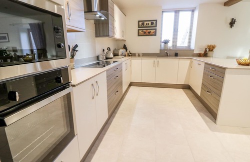 Coldridge Cottage | GRANGE COTTAGE, family friendly, with a garden in Coldridge