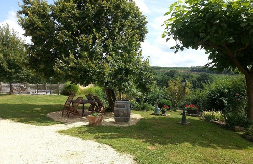 Nailhac House | Grange du 19e Rénovée. Confort, Magnifique Vue, Piscine Chauffée et Tranquillité