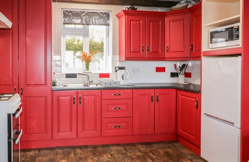 Inishowen Cottage | GRANNYS COTTAGE, pet friendly in Quigley's Point, County Donegal