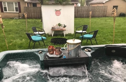 Pacific Cottage | Grant's Trail House: Pacific Rail Road Cottage and Spa! Coffee /dinning /6Flags!