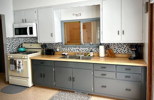 Ramsay House | Grant Street Retreat - Close to trails and skiing!