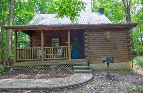 Millersburg House | Grapevine Cabin by Amish Country Lodging