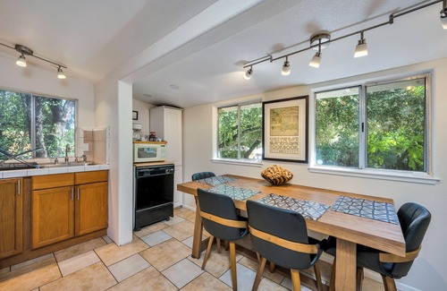 Glen Ellen House | Grapevine Cottage by AvantStay | Hobby Vineyard, Firepit, Ample Outdoor Seating