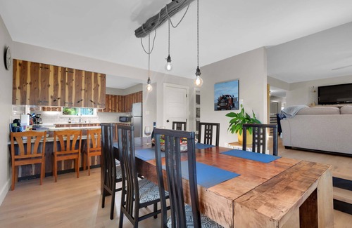 Ucluelet House | Grapevine Guest House. A west coast home featuring a 25 year old grapevine.