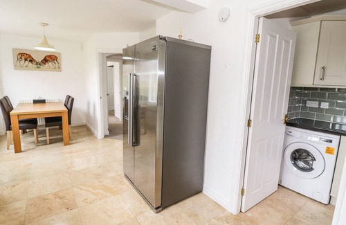 Oldland Common House | GRAPEVINE HOUSE, family friendly, with a garden in Balsall Common