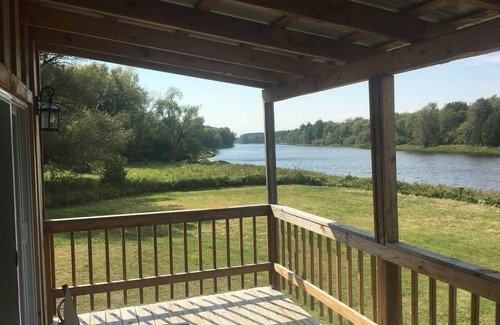 Chase Mills Cottage | Grasse River Waterfront Cottage minutes to Waddington
