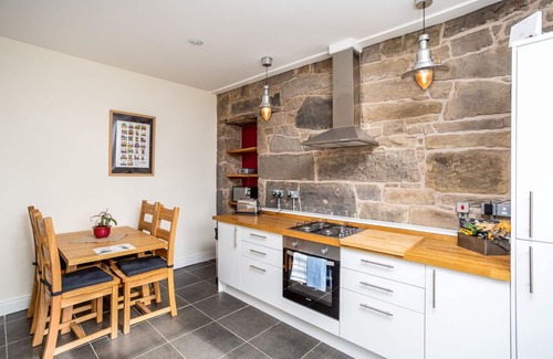 Old Town Apartment | Grassmarket apartment with views to Edinburgh Castle - two bedrooms