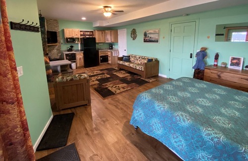 Lapeer Apartment | Grateful Suite Studio Lakefront Aptmt. Pets OK. Fall Special!