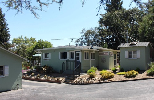Sebastopol House | Gravenstein Getaway- Sebastopol