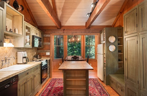 Canton Cabin | Graves Cabin Luxury Cabin Near Waynesville & Asheville Please Read Description!