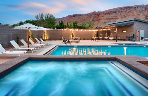 Moab Hotel | Gravity Haus Two Queen Room, Central Location, Dog-friendly Property w/Pool
