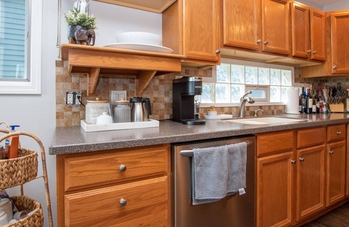 South Lima House | Grayshores Getaway: Spectacular Sunrise Views on Conesus Lake!