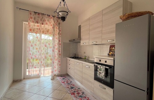 Latina House | Grazioso Appartamento in via Selene